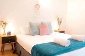 7 slaapkamers, een bureau, een strijkplank/strijkijzer, wifi