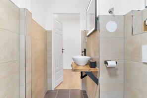 Bathroom - Vrbo Property (Bremen)