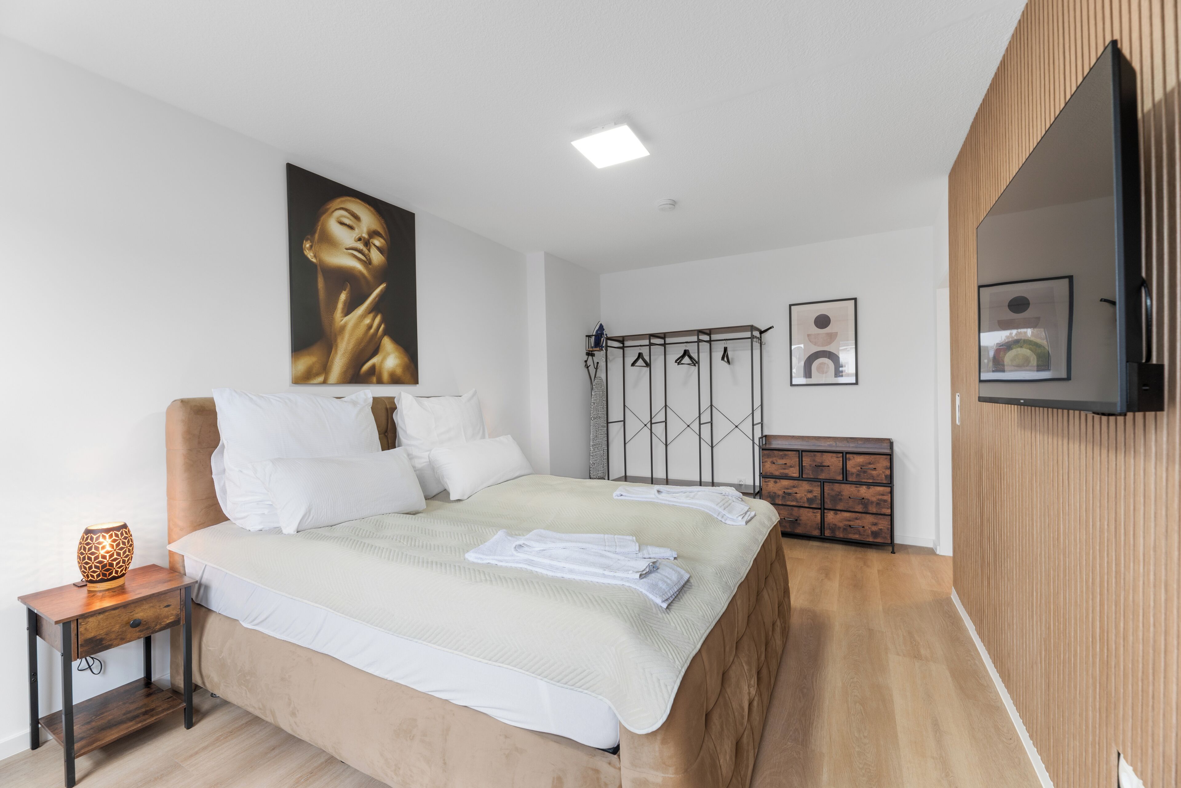 Iron/ironing board, WiFi, bed sheets