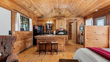 1 bedroom, desk, iron/ironing board, WiFi