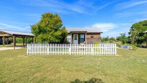 Exterior - Secluded and Romantic Cabin for Two with Private Hot Tub in Fredericksburg, Texas (Fredericksburg)