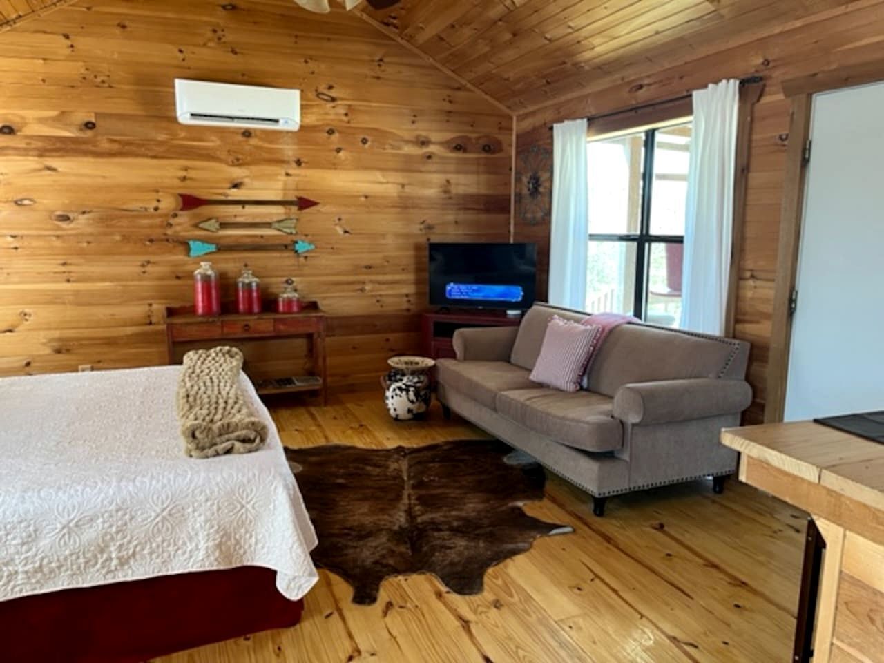 1 bedroom, desk, iron/ironing board, WiFi