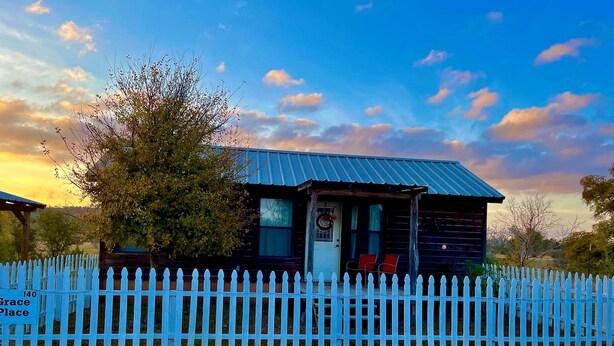 Exterior - Secluded and Romantic Cabin for Two with Private Hot Tub in Fredericksburg, Texas (Fredericksburg)