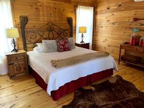 1 bedroom, desk, iron/ironing board, WiFi - Secluded and Romantic Cabin for Two with Private Hot Tub in Fredericksburg, Texas (Fredericksburg)