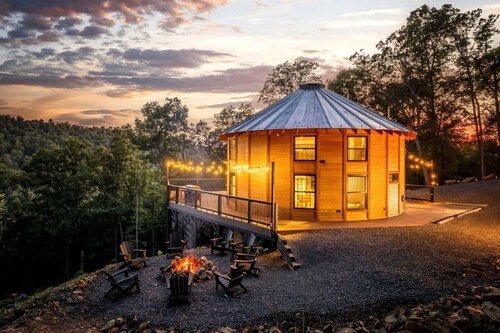 Skyline Drive Yurt Glamping near Shenandoah National Park