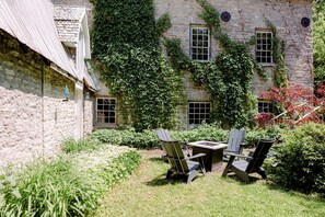 Outdoor dining - The Granary Flat at the Historic Glenora Mill (Prince Edward County)