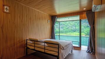 Double Room, River View | Free WiFi