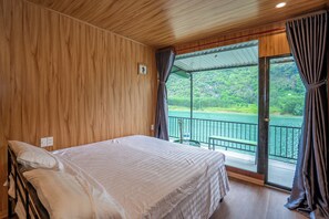 Double Room, River View | Free WiFi