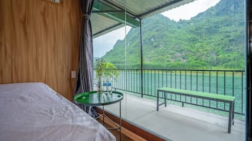 Double Room, River View | Free WiFi