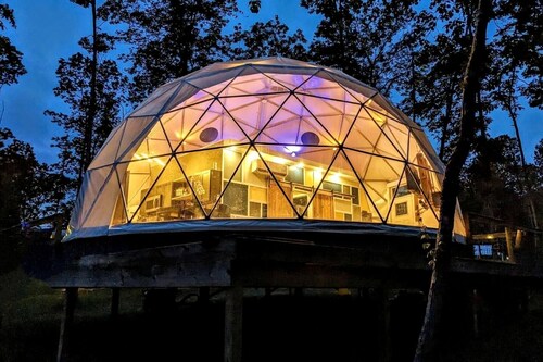 Award-Winning Glamping Dome with Panoramic Pond Views near The Caverns, Coalmont TN
