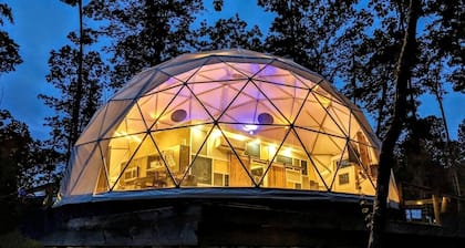 Award-Winning Glamping Dome with Panoramic Pond Views near The Caverns, Coalmont TN