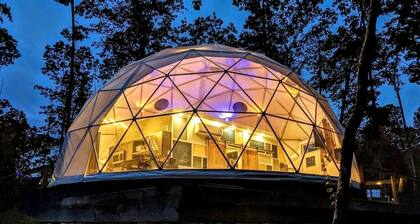 Award-Winning Glamping Dome with Panoramic Pond Views near The Caverns, Coalmont TN