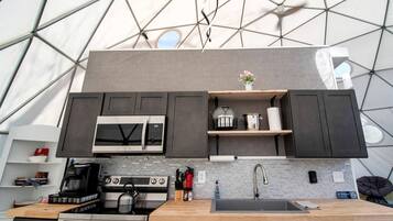 Coffee/tea maker, fridge, microwave, oven