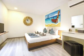 Casa, balcón, vistas al mar | Caja fuerte, tabla de planchar con plancha, wifi gratis