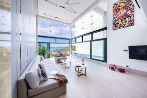 Casa, sacada, vista para o mar | Área de estar | TV LED