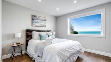 Desk, iron/ironing board, WiFi, bed sheets