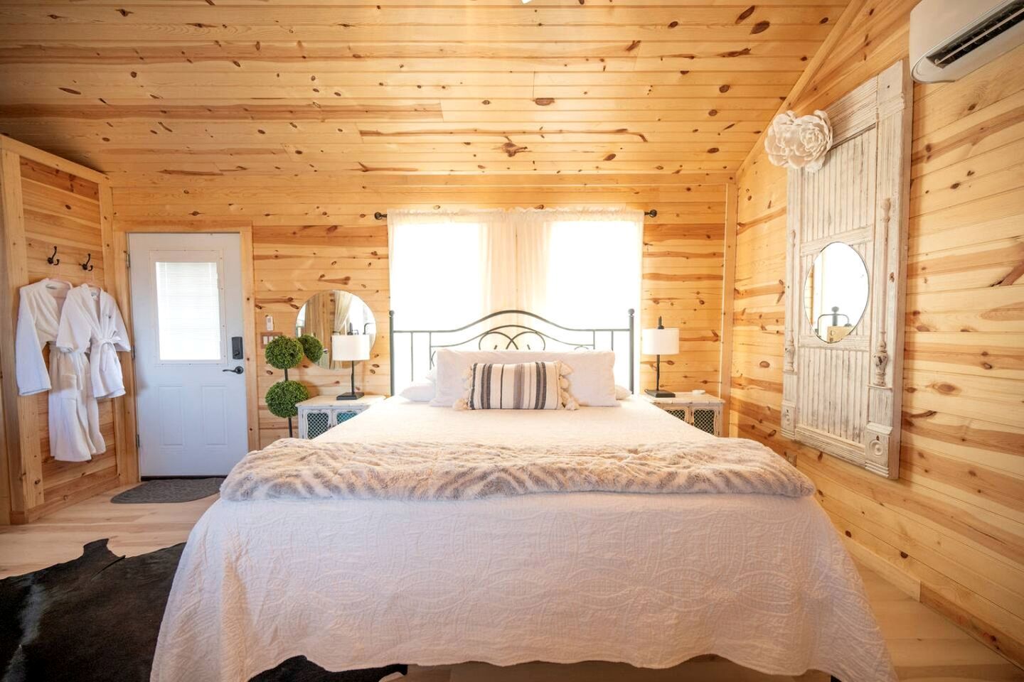 1 bedroom, desk, iron/ironing board, WiFi
