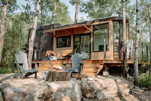 Alberta Glamping Tiny House with Sauna for Romantic Weekend Getaways Away from the City