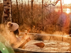 Outdoor spa tub