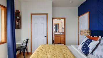 3 bedrooms, desk, iron/ironing board, travel cot