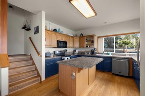 Private kitchen - Gorgeous, Waterfront Beach Cottage on Oyster Bay with Easy Access to Olympic National Park (Hoodsport)