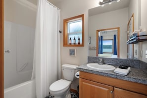 Hair dryer, towels - Gorgeous, Waterfront Beach Cottage on Oyster Bay with Easy Access to Olympic National Park (Hoodsport)