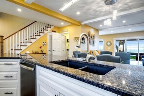 Interior - Lakeside Vacation Rental on Lake Erie for a Unique Escape in Leamington, Ontario (Leamington)