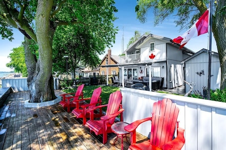 Terrace/patio. Lakeside Vacation Rental on Lake Erie for a Unique Escape in Leamington, Ontario