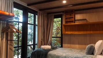 1 bedroom, desk, WiFi, bed sheets