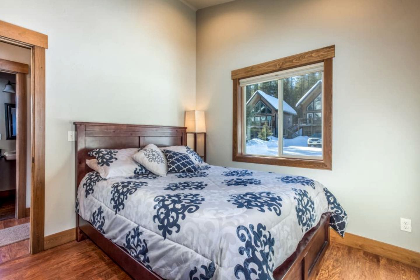 3 bedrooms, desk, iron/ironing board, WiFi