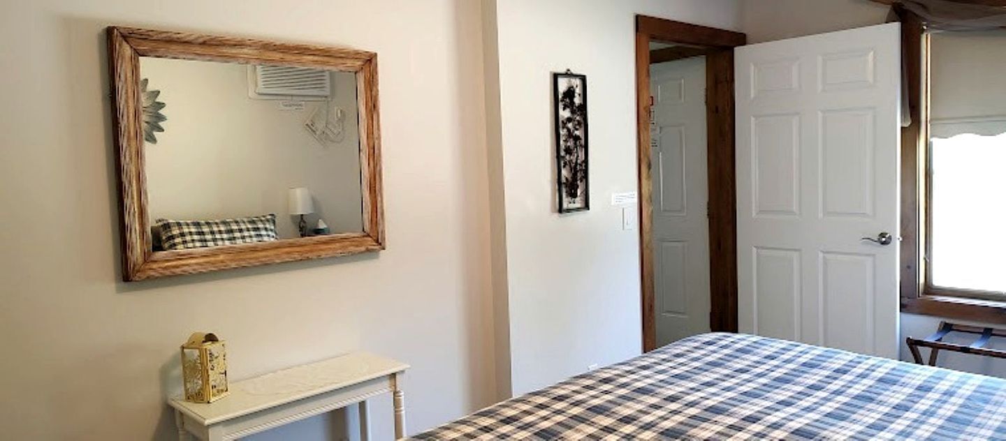 1 habitación, tabla de planchar con plancha, cuna de viaje y wifi 