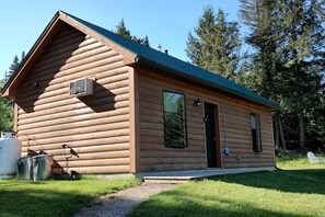 A log cabin with a pitched roof, a door, and a window. - Serene Country Cabins 3 in Hyde Park, VT (Hyde Park)