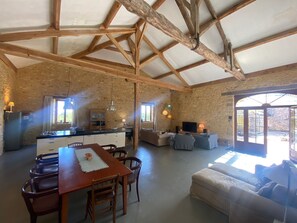 Smart TV, fireplace, table tennis, books - La Grange du Sotoul - Large house for 10 people with all comforts and private swimming pool (Soturac)