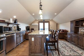 Fridge, microwave, oven, stovetop - Deluxe Getaway Rental in a Mountain Cabin near Lake McDonald, Montana (West Glacier)