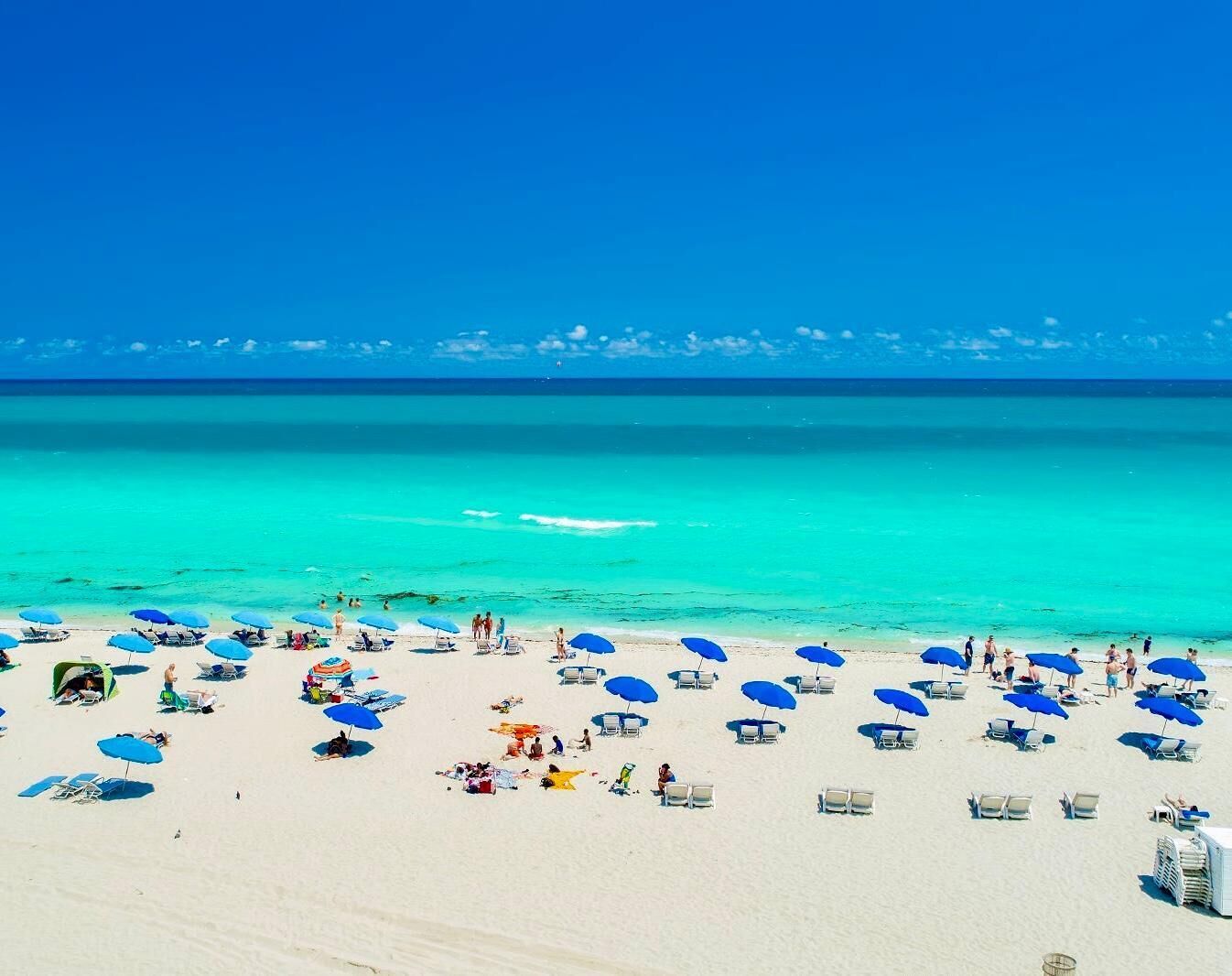 Am Strand, Liegestühle, Strandtücher