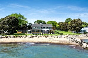 Exterior - Spectacular Beach House with Gorgeous Sights in Kingsville, Ontario (Kingsville)