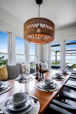 Unclassified image, 2 of 110, button - Spectacular Beach House with Gorgeous Sights in Kingsville, Ontario (Kingsville)