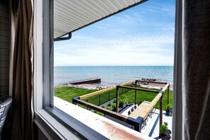 Unclassified image, 4 of 110, button - Spectacular Beach House with Gorgeous Sights in Kingsville, Ontario (Kingsville)