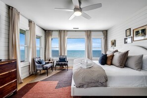 4 bedrooms, desk, iron/ironing board, WiFi - Spectacular Beach House with Gorgeous Sights in Kingsville, Ontario (Kingsville)