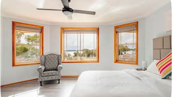 4 bedrooms, iron/ironing board, free WiFi, bed sheets