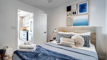 3 bedrooms, desk, iron/ironing board, WiFi