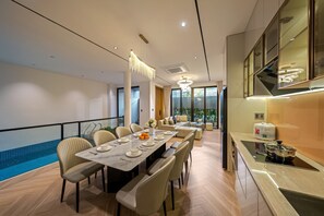 Dining - May Luxury Villa-5BR- 500m My Khe Beach & City (Đà Nẵng)