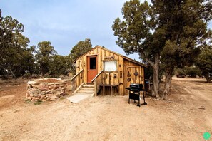 Exterior - Adorable Glamping Cabin on a Wheat Farm for a Unique Getaway near Canyonlands National Park in Utah (Monticello)