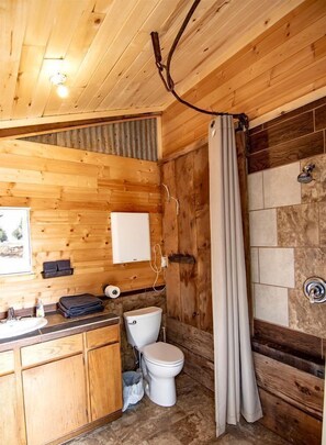 Towels - Adorable Glamping Cabin on a Wheat Farm for a Unique Getaway near Canyonlands National Park in Utah (Monticello)