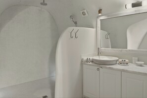 Chambre Double Classique, vue jardin | Salle de bain