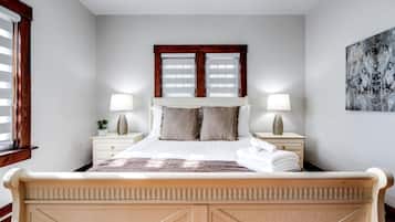 Desk, iron/ironing board, WiFi, bed sheets