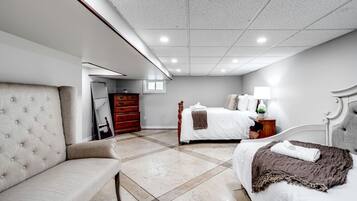 Desk, iron/ironing board, WiFi, bed sheets