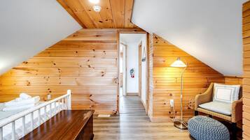 3 bedrooms, desk, iron/ironing board, WiFi