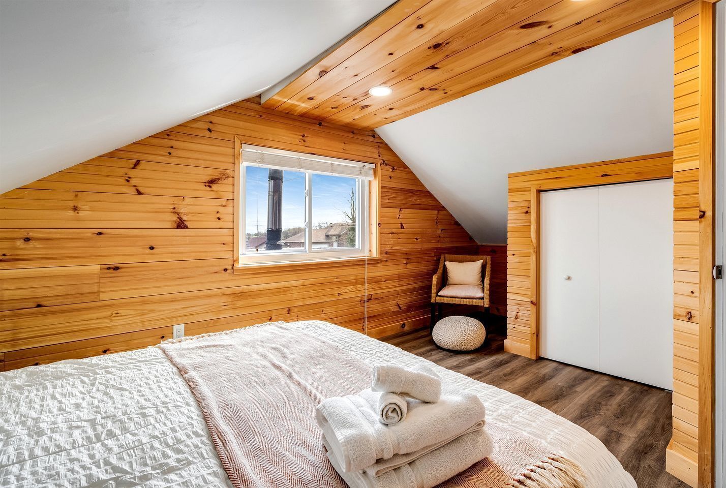 3 bedrooms, desk, iron/ironing board, WiFi