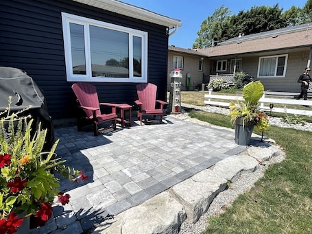 Terrace/patio. Outstanding Cottage with Nice Beach Sights in Leamington, Ontario